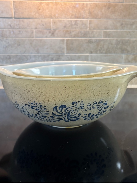 Pyrex Other - Pyrex Cream and White Glass Mixing Bowl